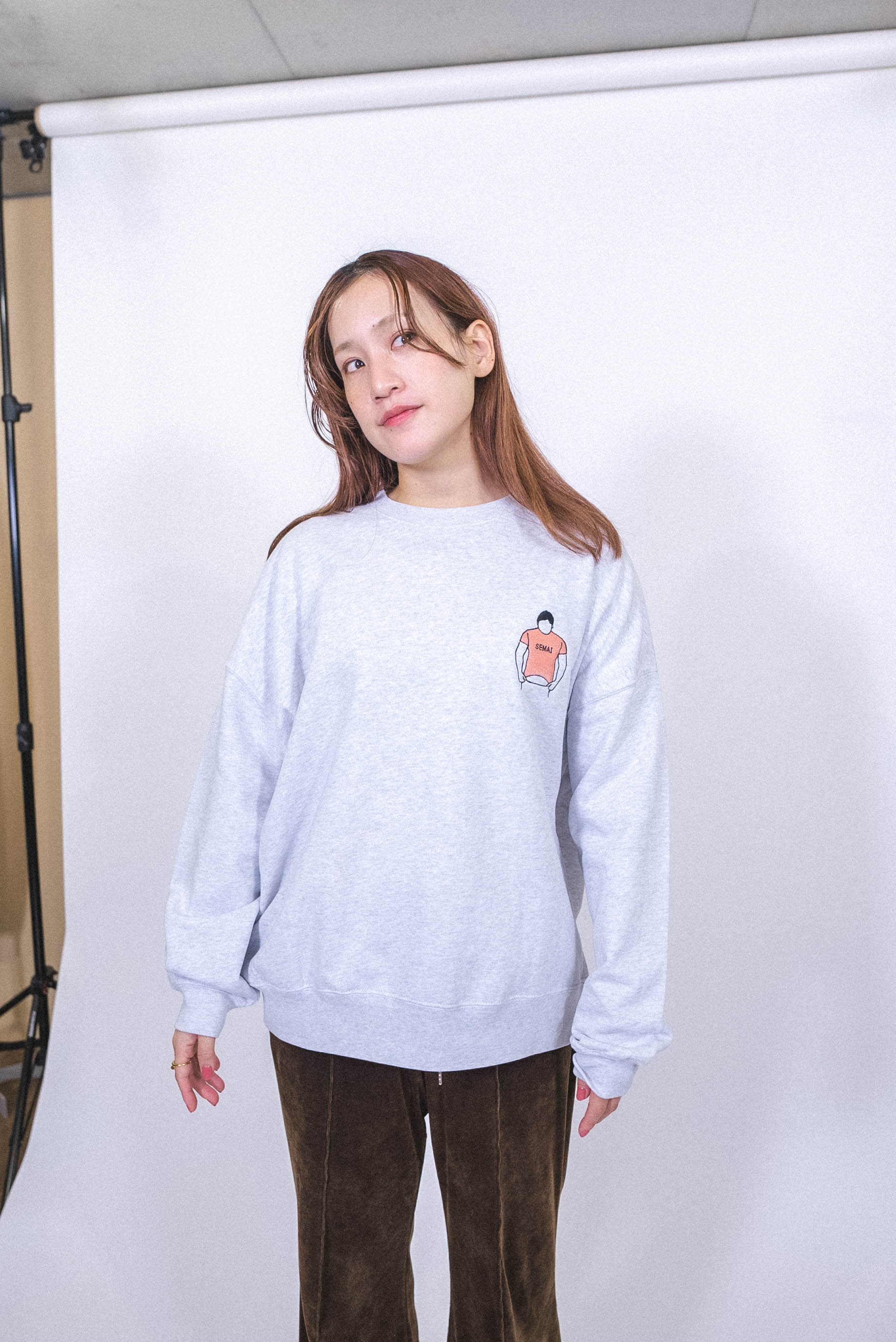 小さいは狭いスウェット