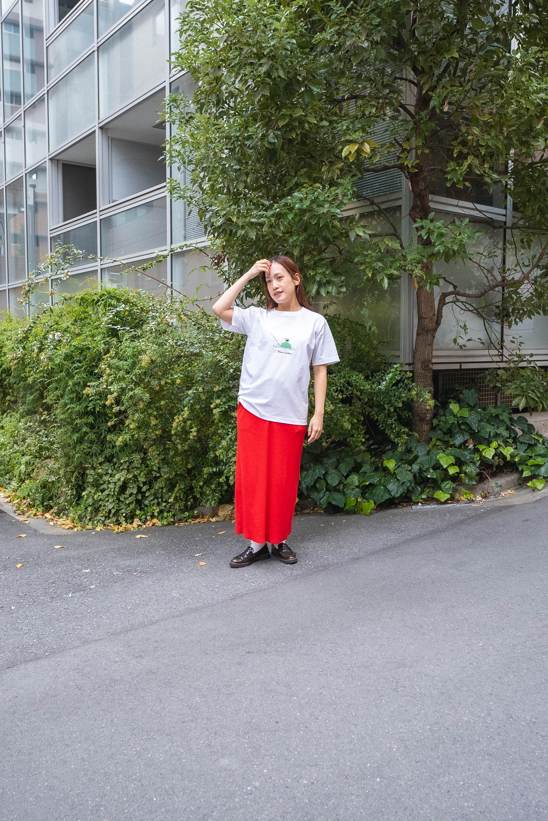 琵琶湖で釣りしてる人Tee