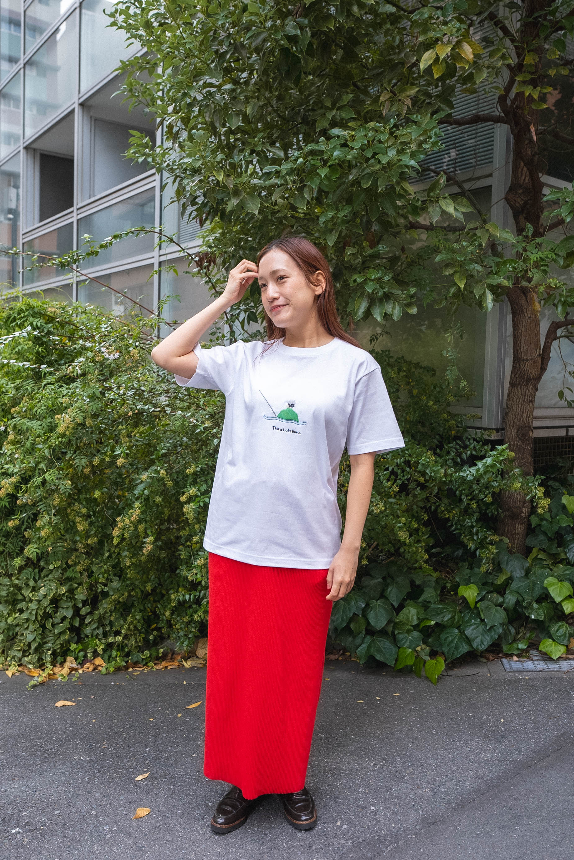 琵琶湖で釣りしてる人Tee