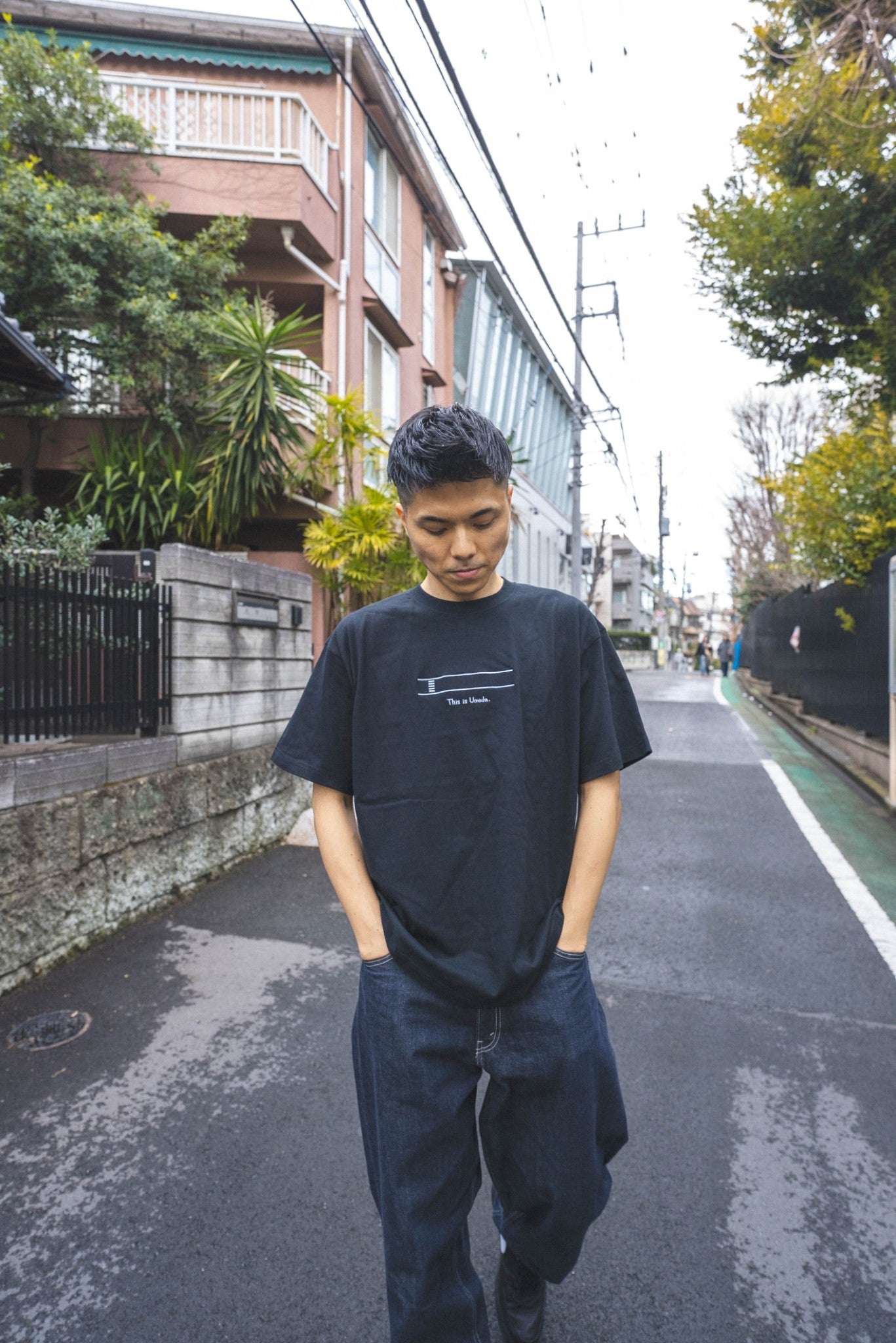 【受注】梅田って横断歩道少なすぎTee