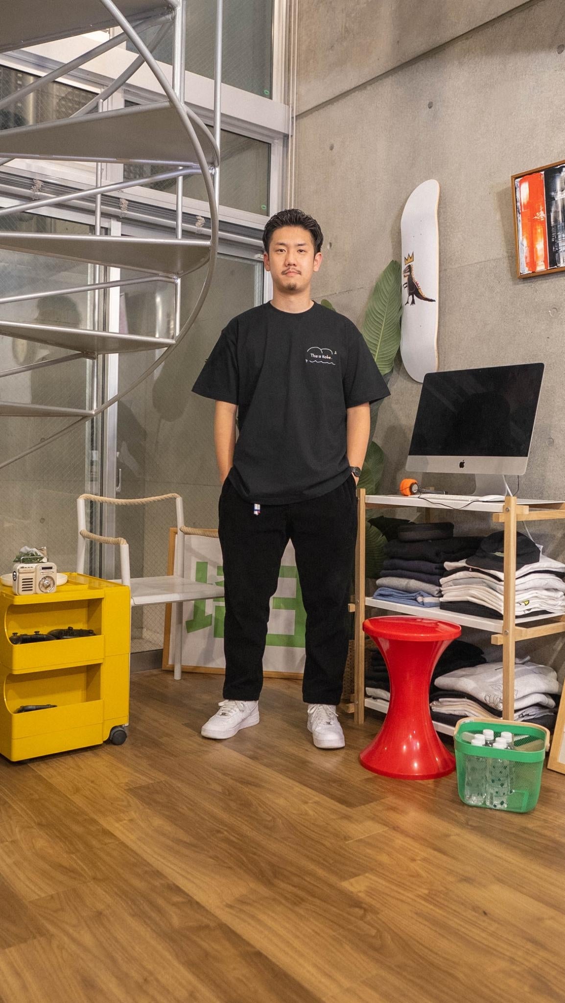 神戸の上が山で下が海Tee