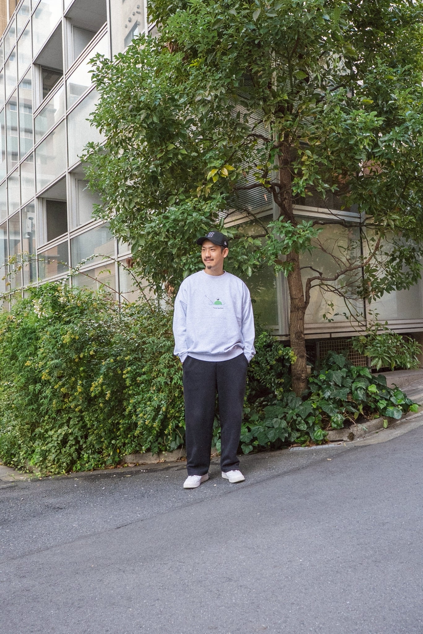 【受注】琵琶湖で釣りしてる人スウェット