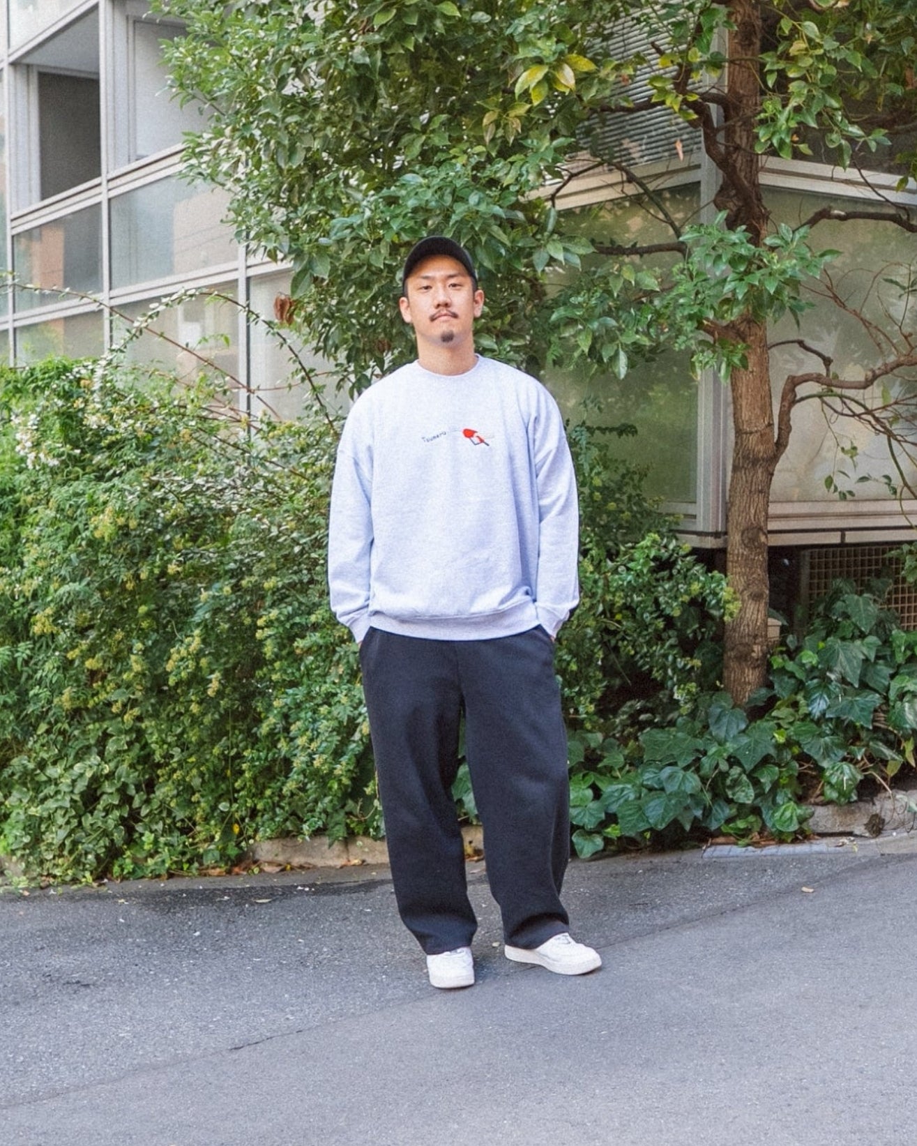 ガソリン詰めるスウェット