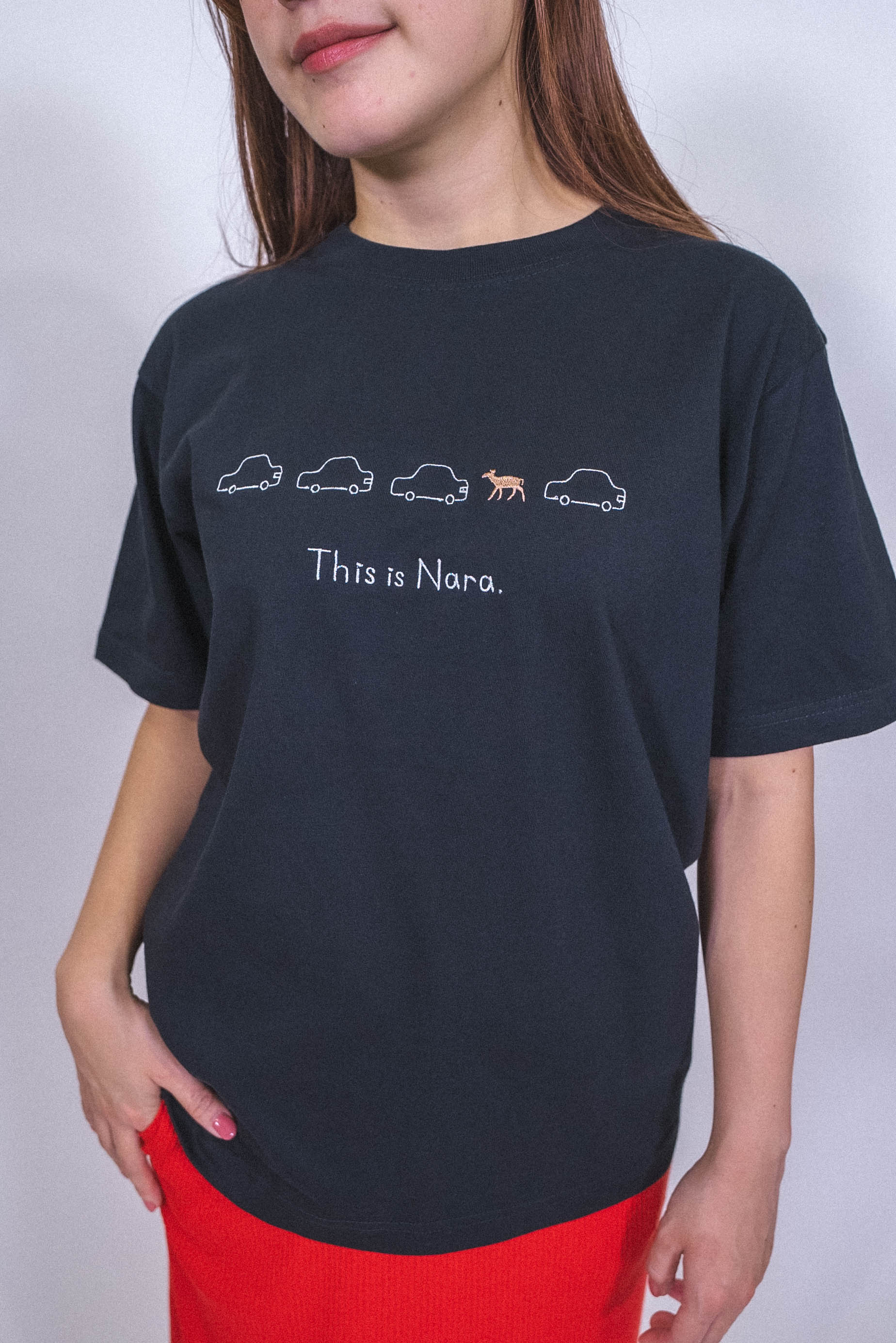 路上にいる鹿Tee