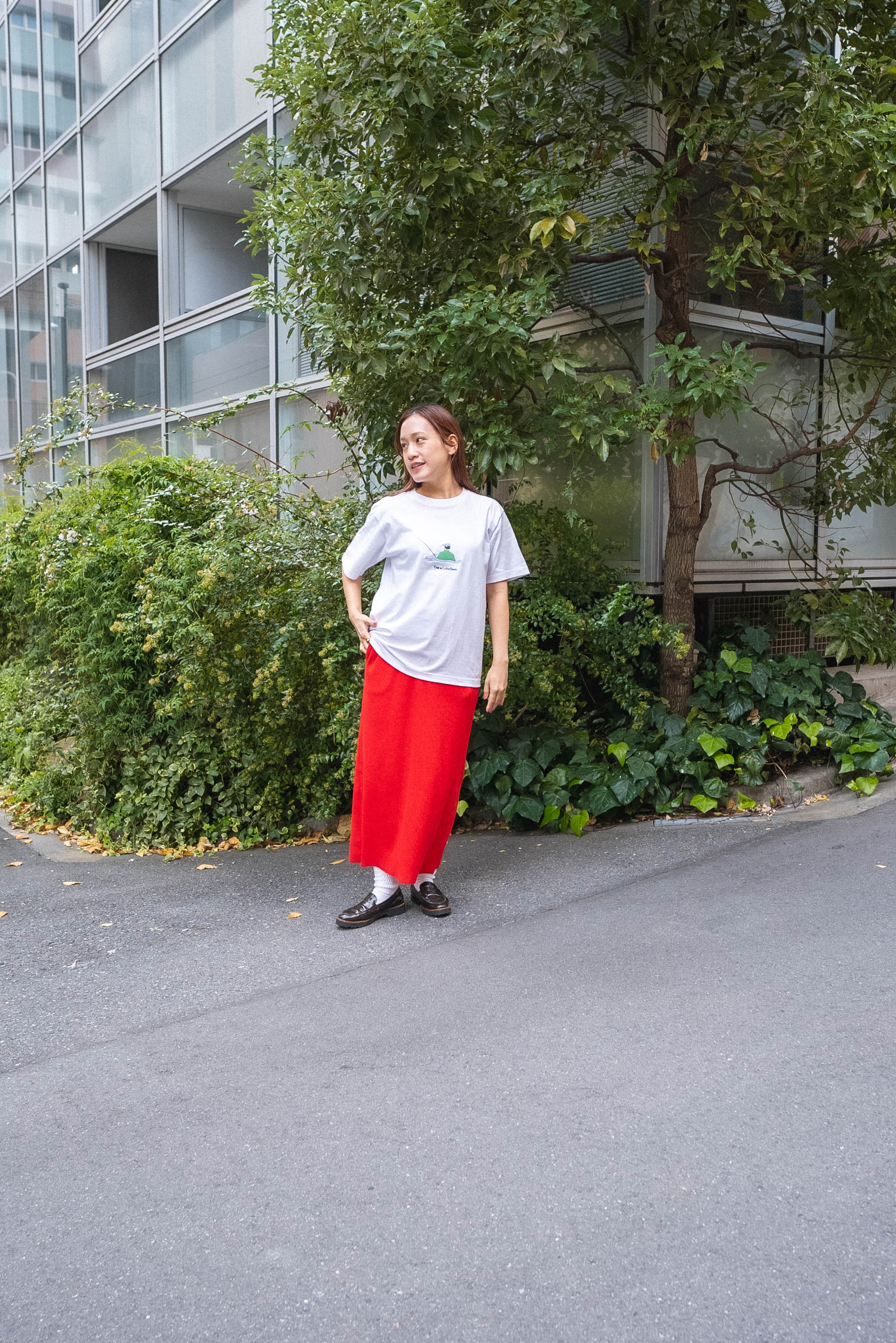 琵琶湖で釣りしてる人Tee