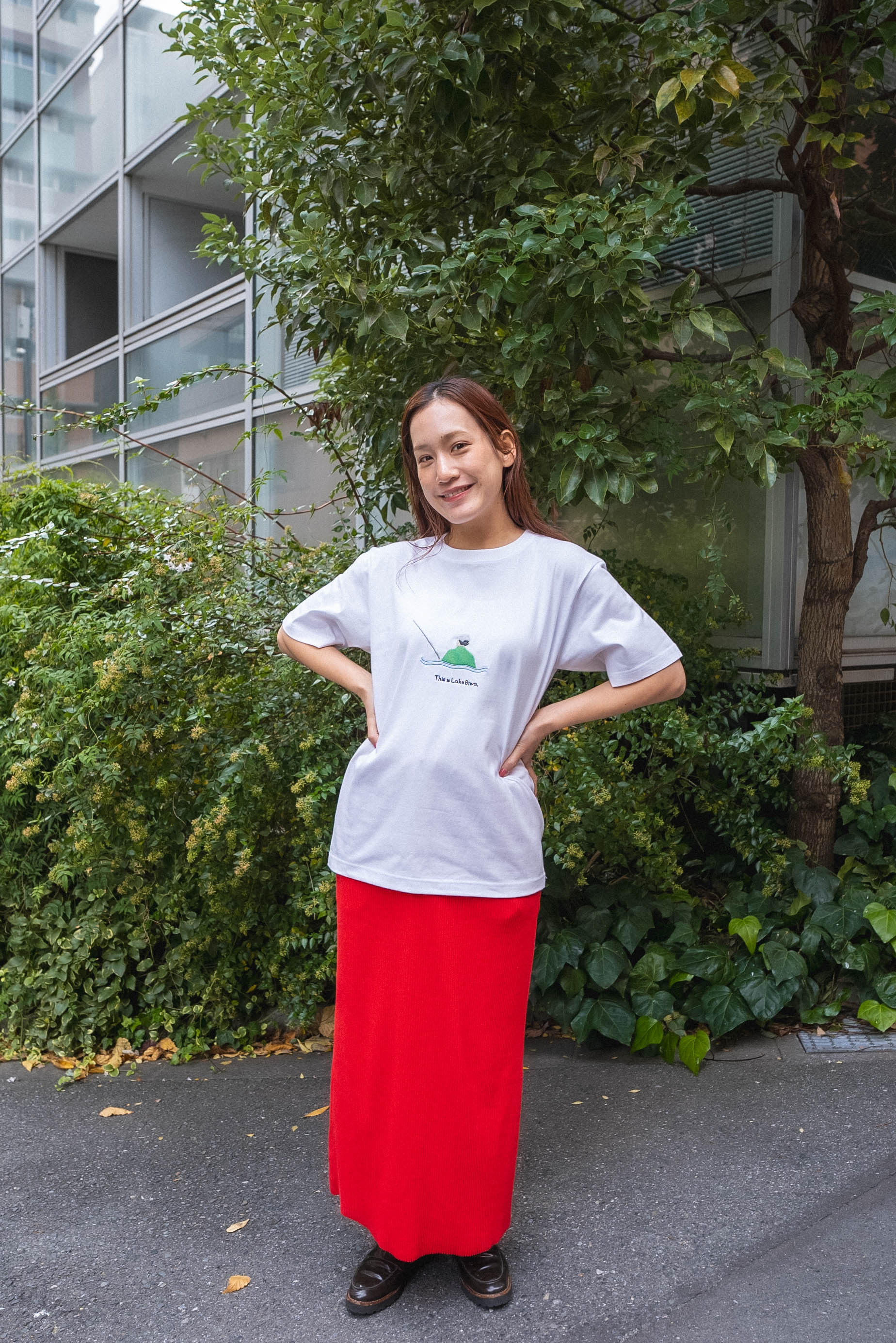 琵琶湖で釣りしてる人Tee