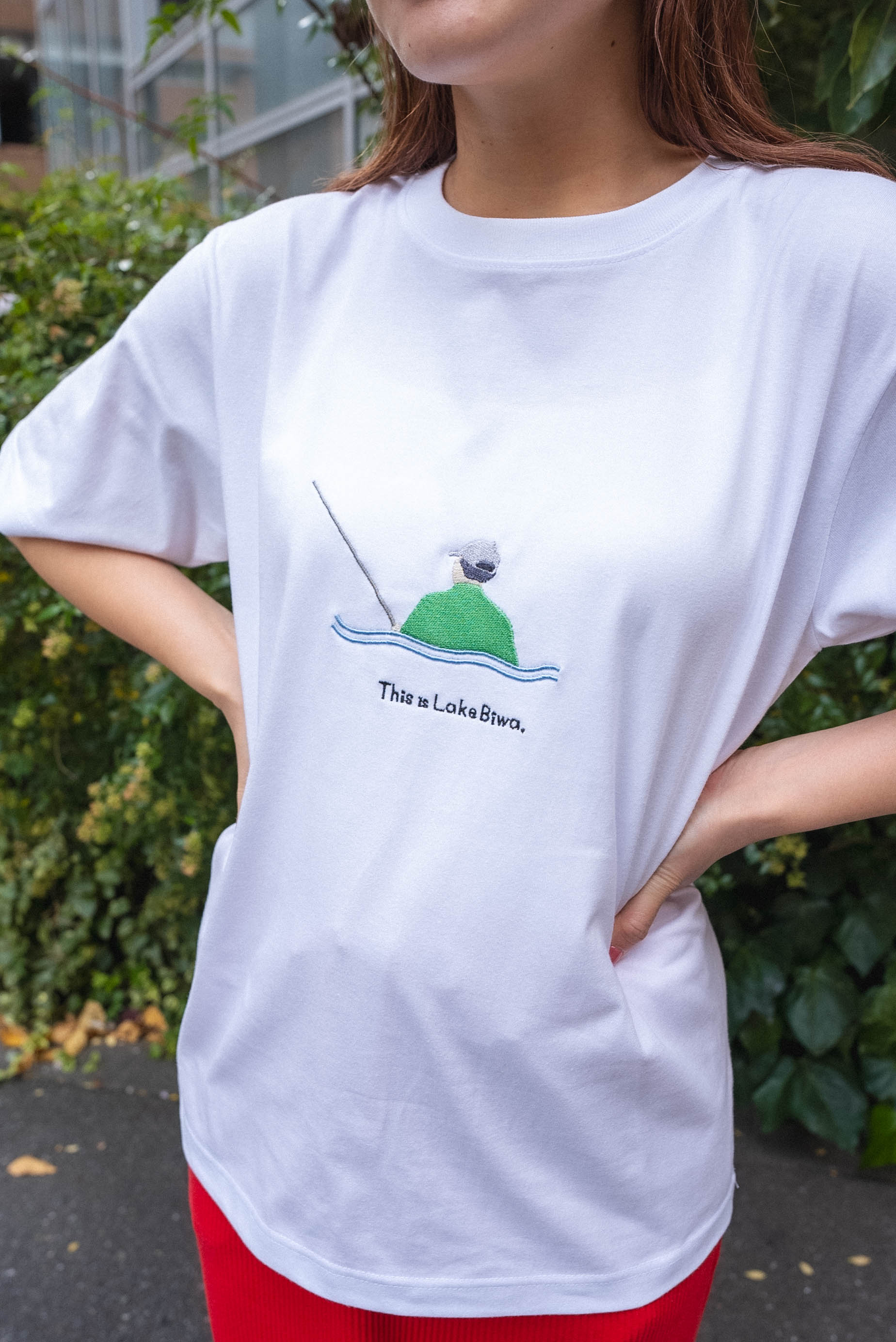 琵琶湖で釣りしてる人Tee
