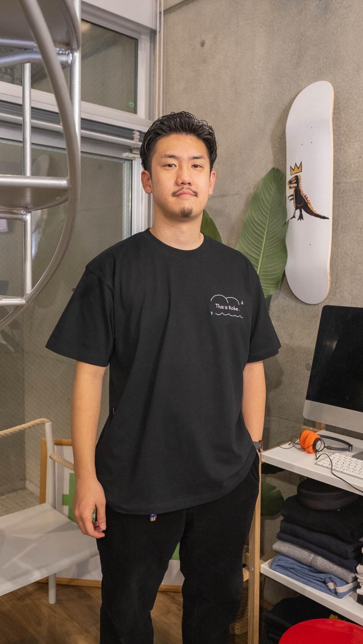 神戸の上が山で下が海Tee