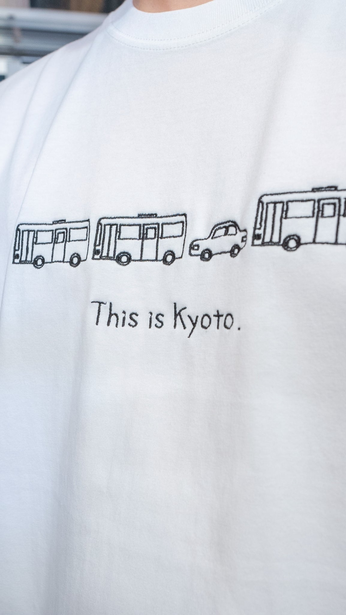 車よりバスが多い京都Tee