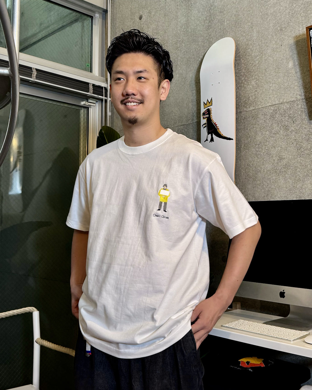 自転車降りてくださいおばさんTee